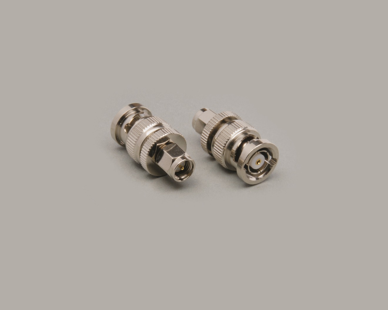 Adapter, Reverse BNC-Stecker auf SMA-Stecker, 50 Ohm, Teflon-Isolation