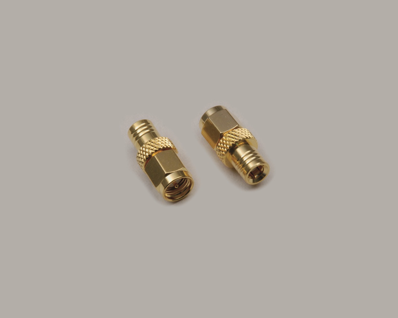 Adapter, SMB-Stecker auf SMA-Stecker, 50 Ohm, Teflon-Isolation, vergoldet, 100 Stk.