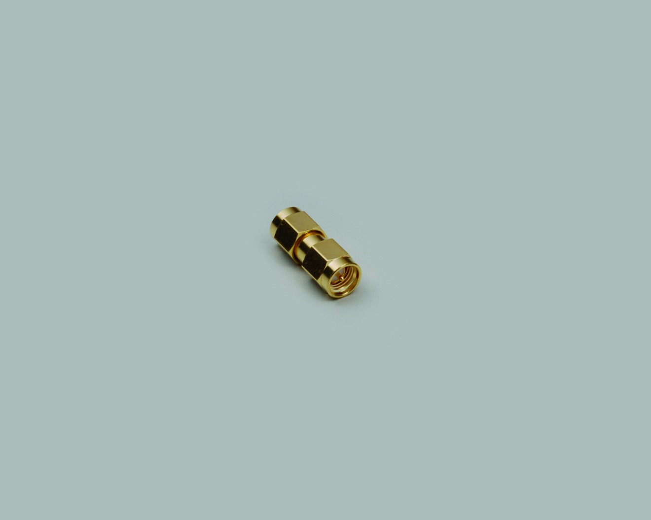 Adapter, SMA-Reverse-Stecker auf SMA-Standard-Stecker, komplett vergoldet
