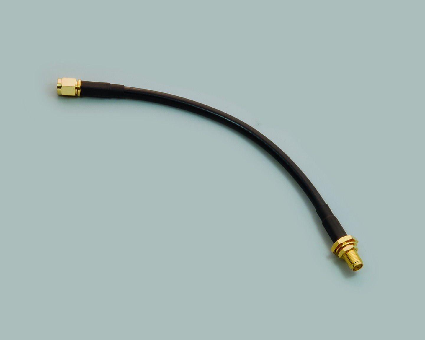 SMA Adapter, Einbaubuchse gerade auf Stecker gerade, Kabel RG 58 C/U, 30 cm, 50 Ohm
