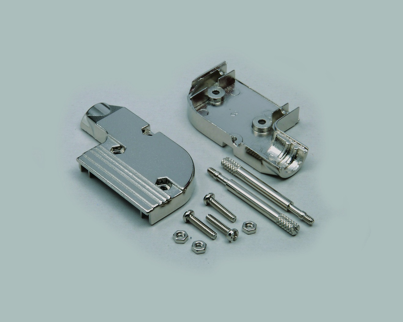 D-Sub Gehäuse 9 polig Vollmetall mit seitlichem Kabeleingang 90°, 11mm, 100 Stk.
