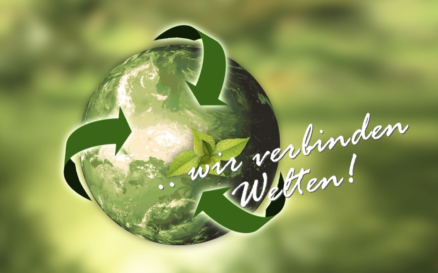 Gruene Weltkugel mit Recycling-Pfeilen — wir verbinden Welten