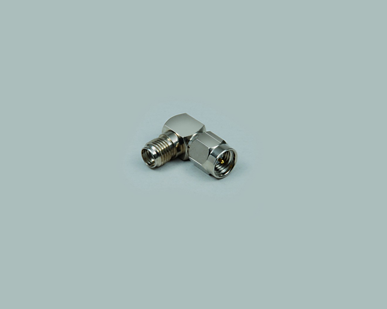 Winkeladapter, SMA-Stecker auf SMA-Kupplung, 50 Ohm
