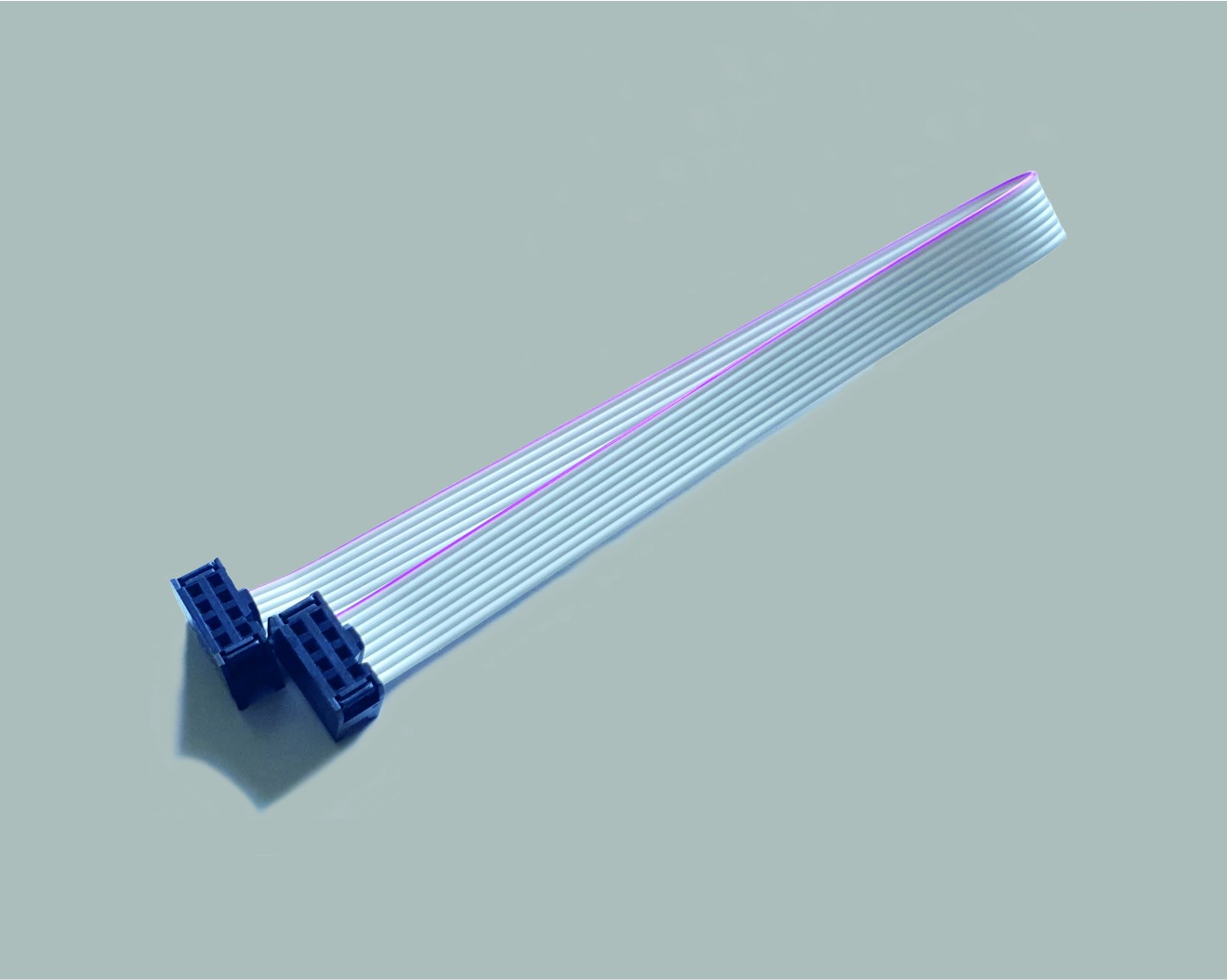 Flachkabel mit Pfostenverbinder 2x4-polig, 2x Pfostenverbinder Raster 2,54mm, H=11mm, schwarz, Flachbandkabel Raster 1,27mm, AWG 28, grau