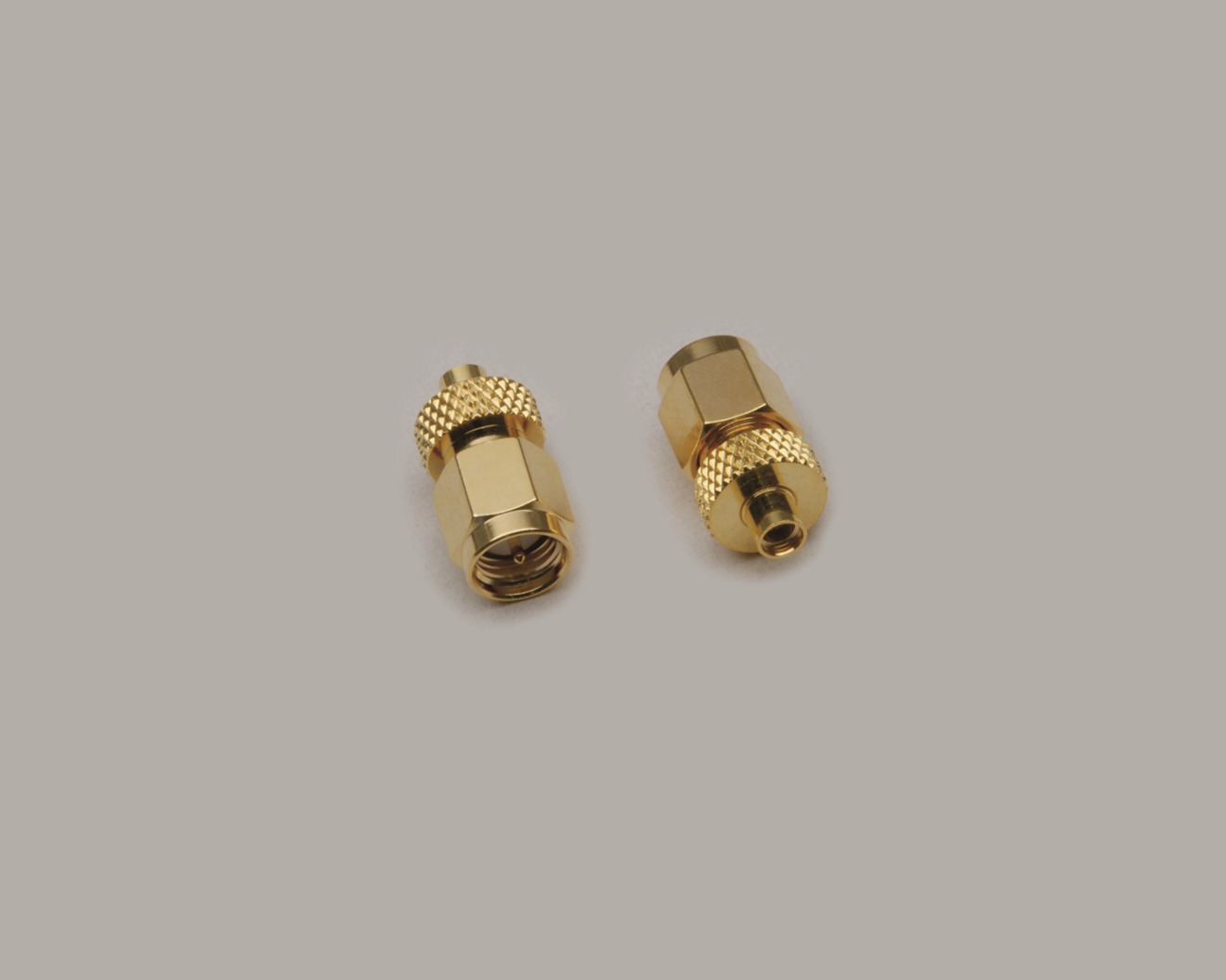 Adapter, SMA-Stecker auf MMCX-Kupplung, 50 Ohm, Teflon-Isolation, vergoldet
