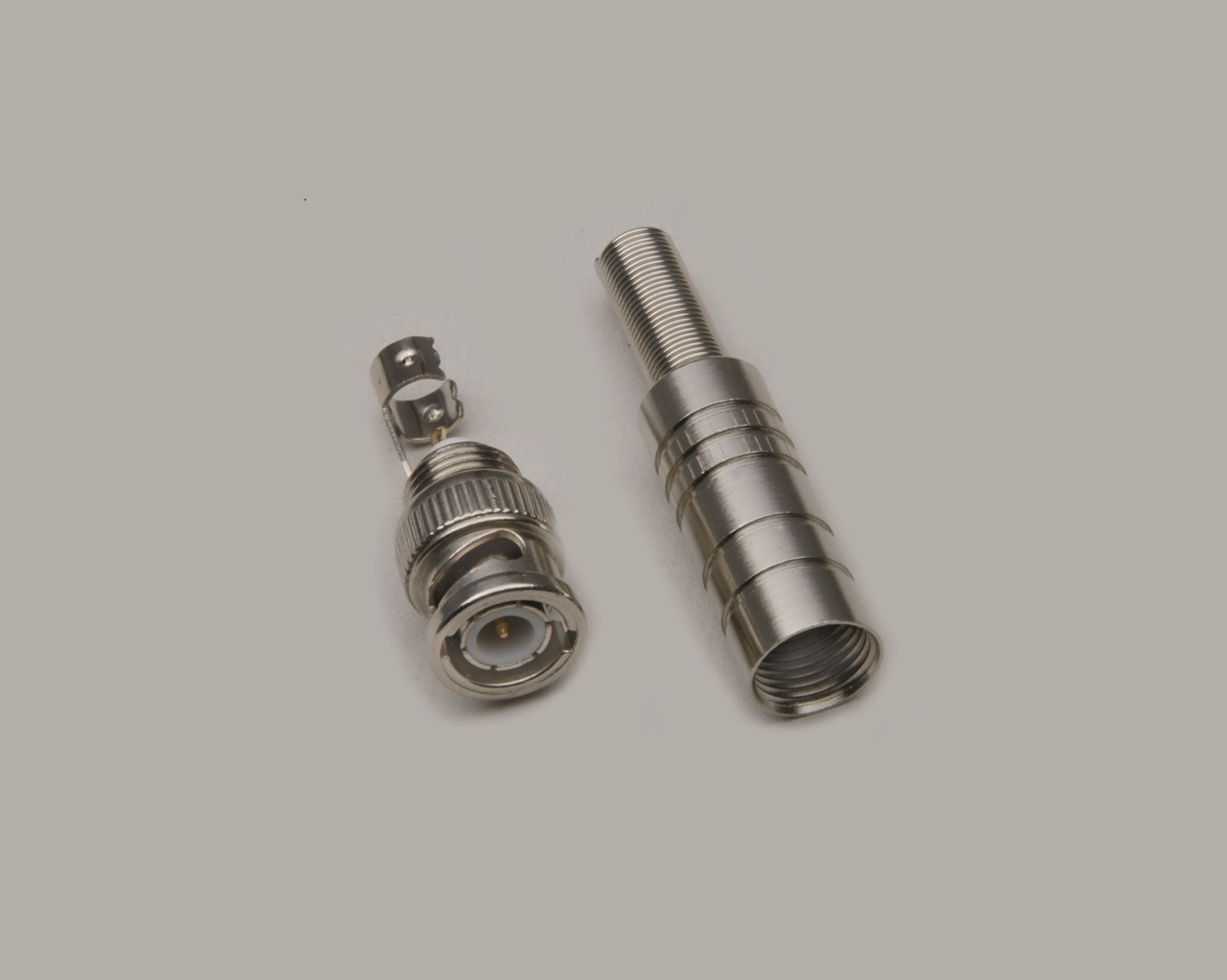 BNC-Stecker 50 Ohm, Lötausführung, langes Gehäuse, Knickschutz, Kabeldurchmesser max. 6,3mm