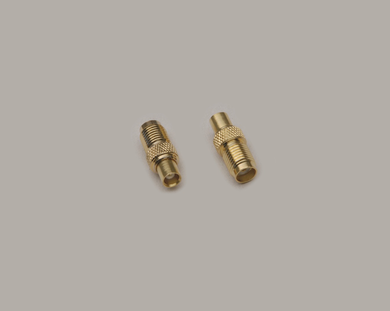 Adapter, MCX-Kupplung auf SMA-Kupplung, 50 Ohm, Teflon-Isolation, vergoldet