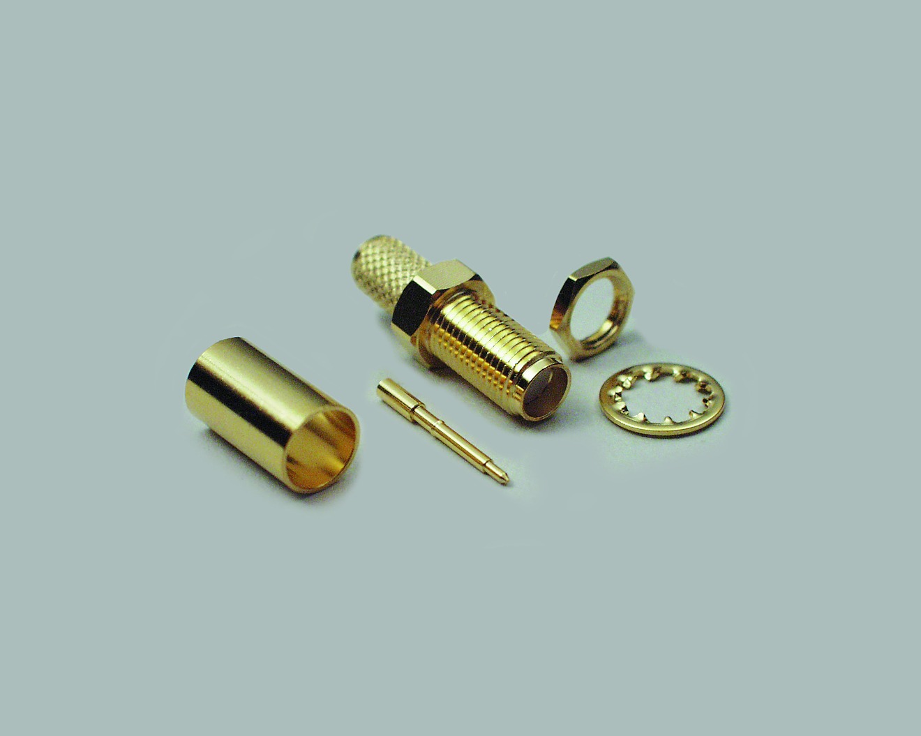 SMA-Reverse Einbaubuchse 50 Ohm, vergoldete Crimpausf., Teflon-Isolation, Belden H 155