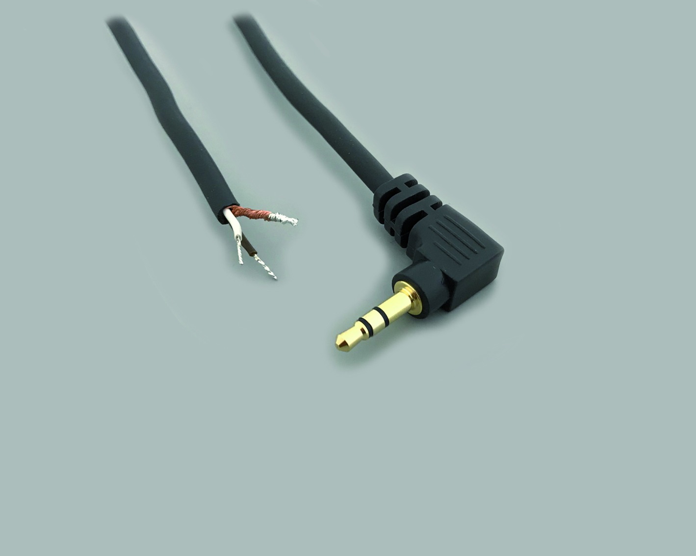 Audio-Anschlußkabel, 1,8m, schwarz, KabelØ 4,1mm, 3,5mm Klinkenstecker gewinkelt, Stereo, vergoldet