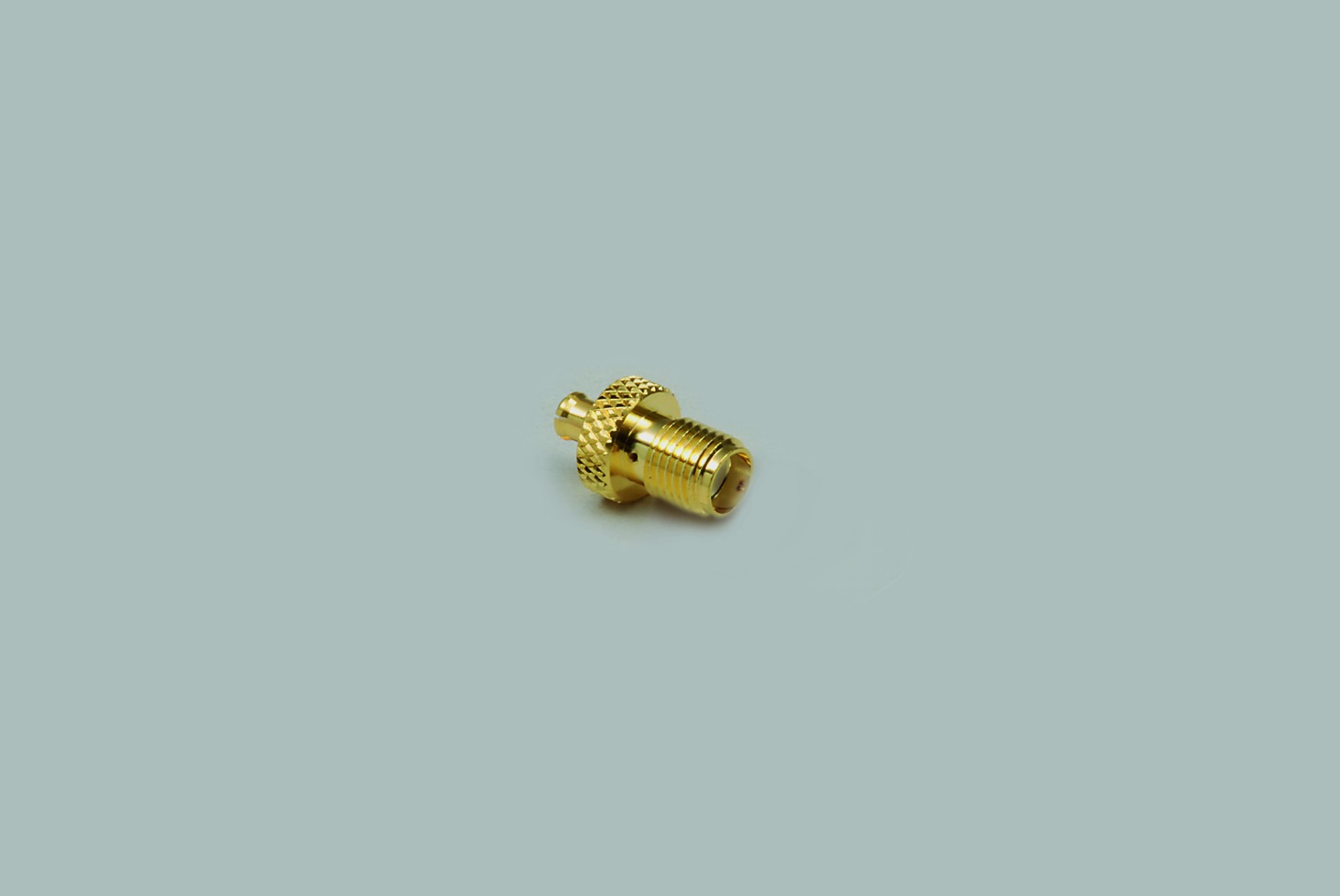 Adapter, MCX-Stecker auf SMA-Kupplung, vergoldet