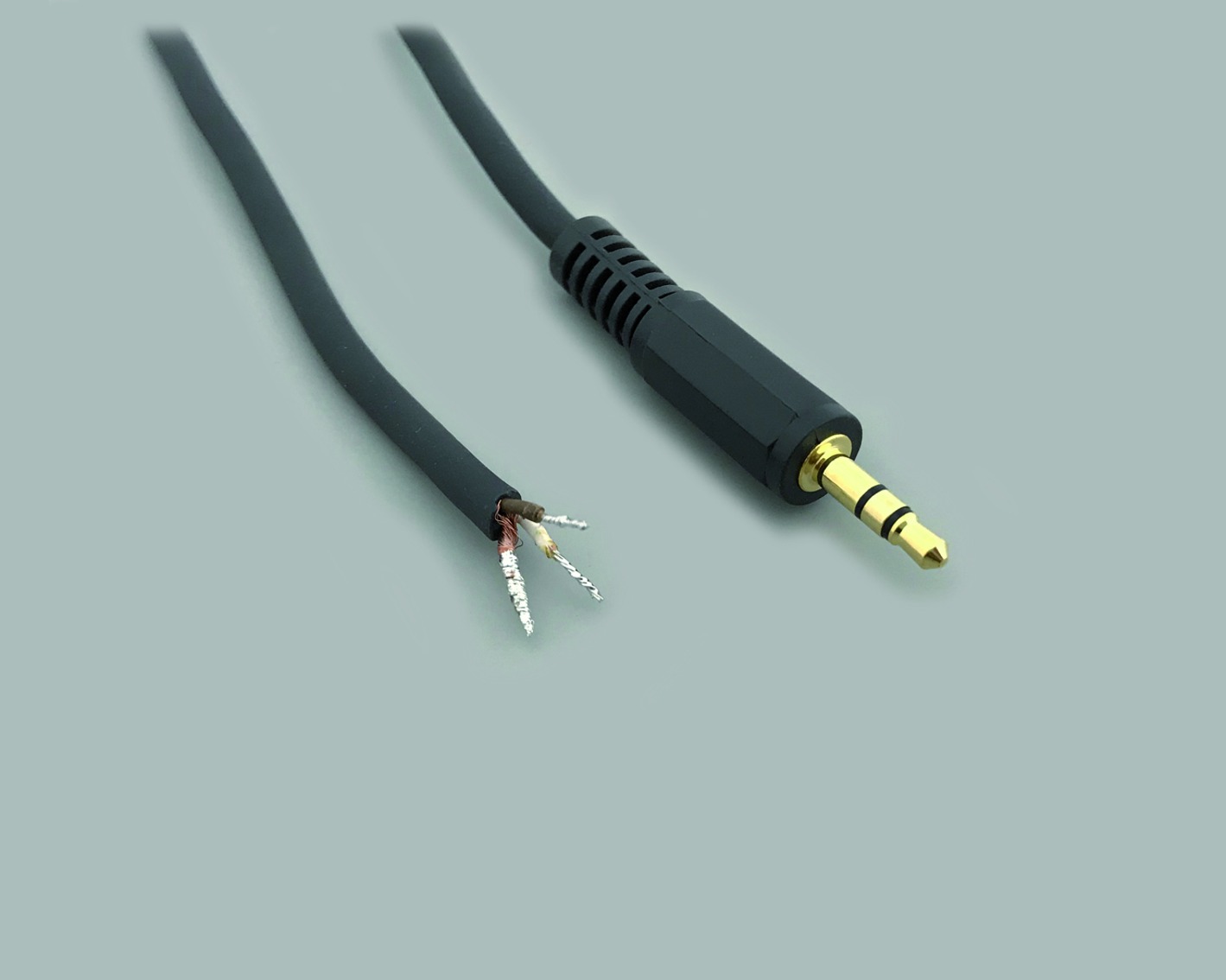 Audio/NF-Kabel, 1,8m, schwarz, KabelØ 4,1mm, 3,5mm Klinkenstecker gerade, Stereo, vergoldet, 100 Stk.