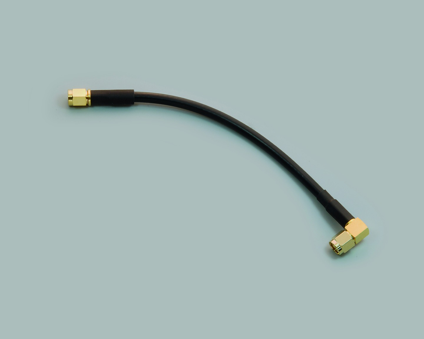 SMA Adapter, Stecker gerade auf Stecker gewinkelt, Kabel RG 58 C/U, 30 cm, 50 Ohm