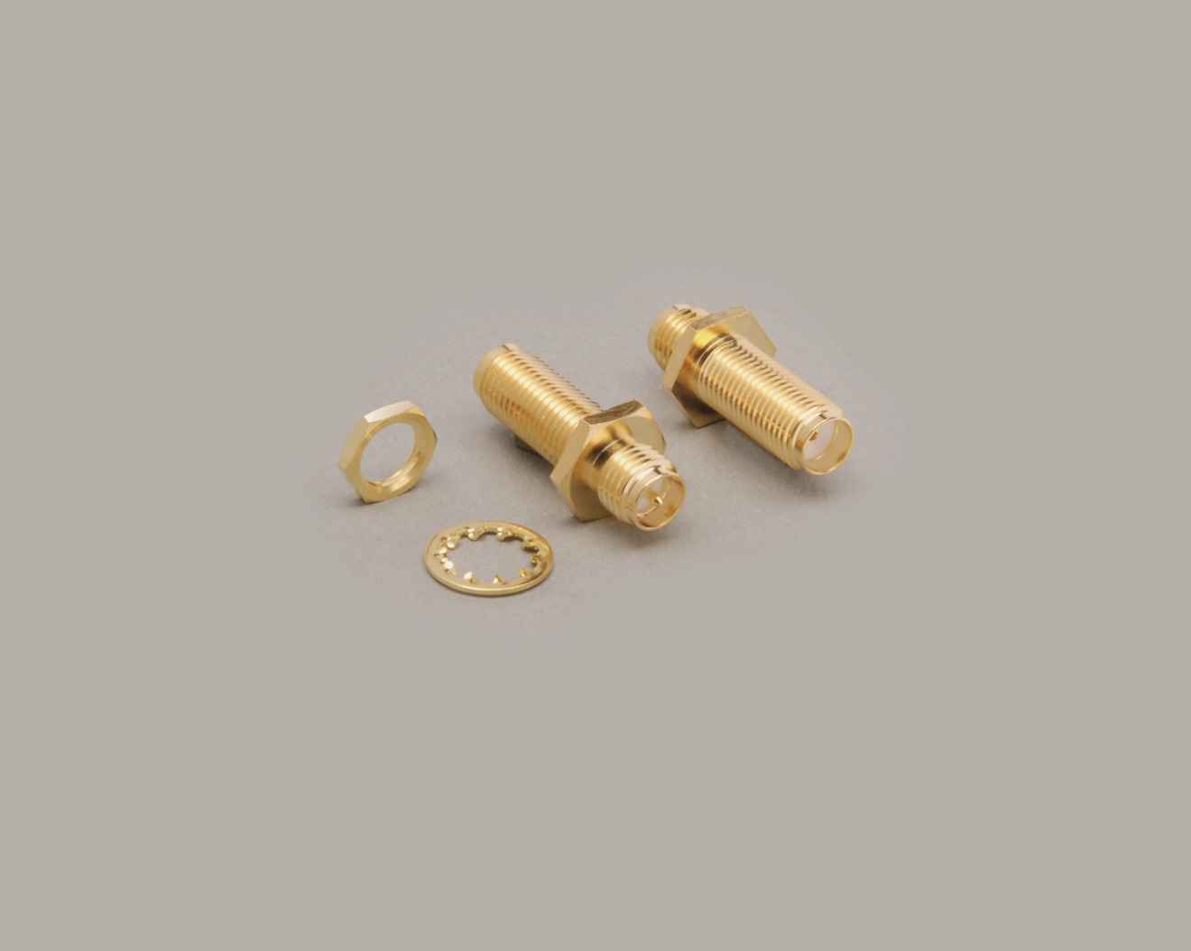 Einbauadapter, Reverse SMA-Kupplung auf SMA-Kupplung, 50 Ohm, Teflon-Isolation, vergoldet
