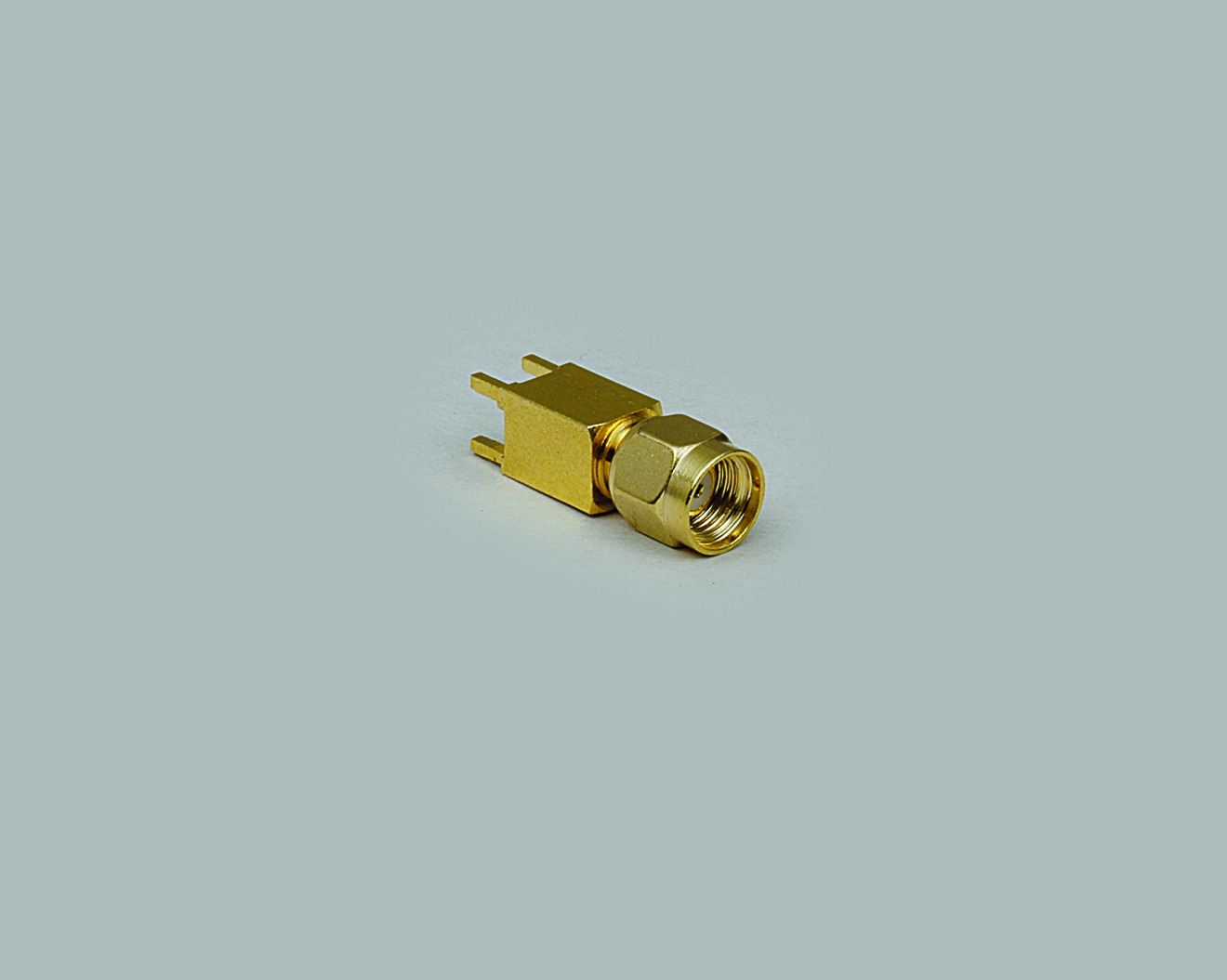 SMA Reverse Einbaustecker 180°, lange Ausführung, vergoldet