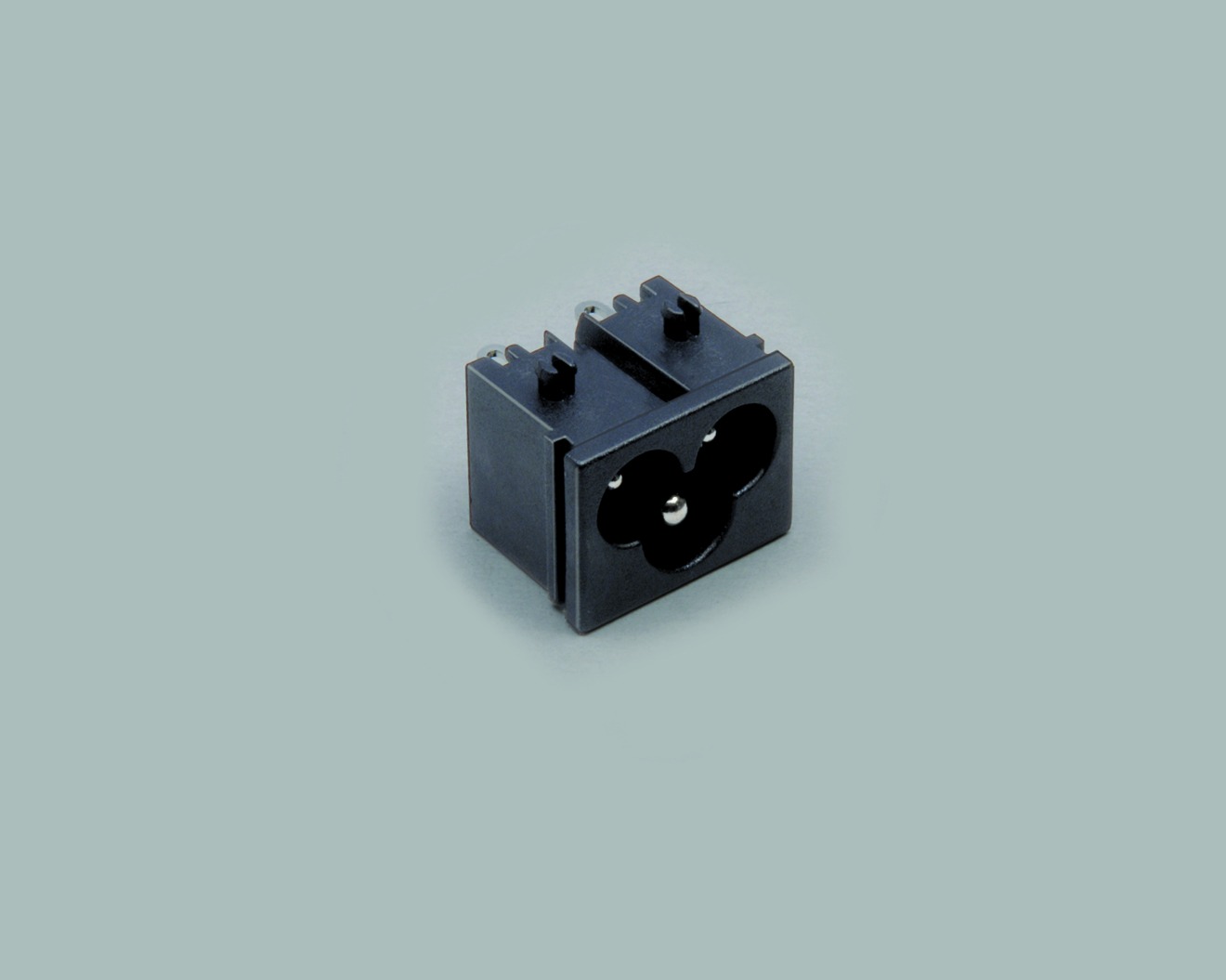 AC-Einbaustecker C6 3-polig, Lötkontakte, mit Gehäusenut